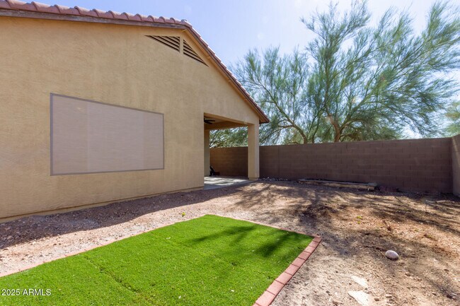 Building Photo - 2194 N Hudson Dr