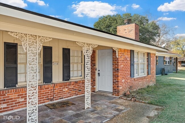 Building Photo - 2710 Higgins Dr