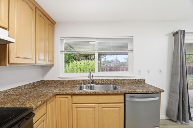 Building Photo - 20161 Cherry Ln