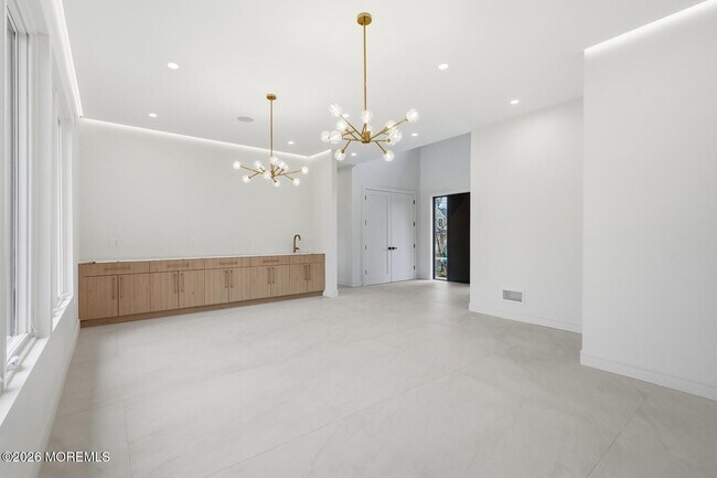 Building Photo - 152 Ampere Ave