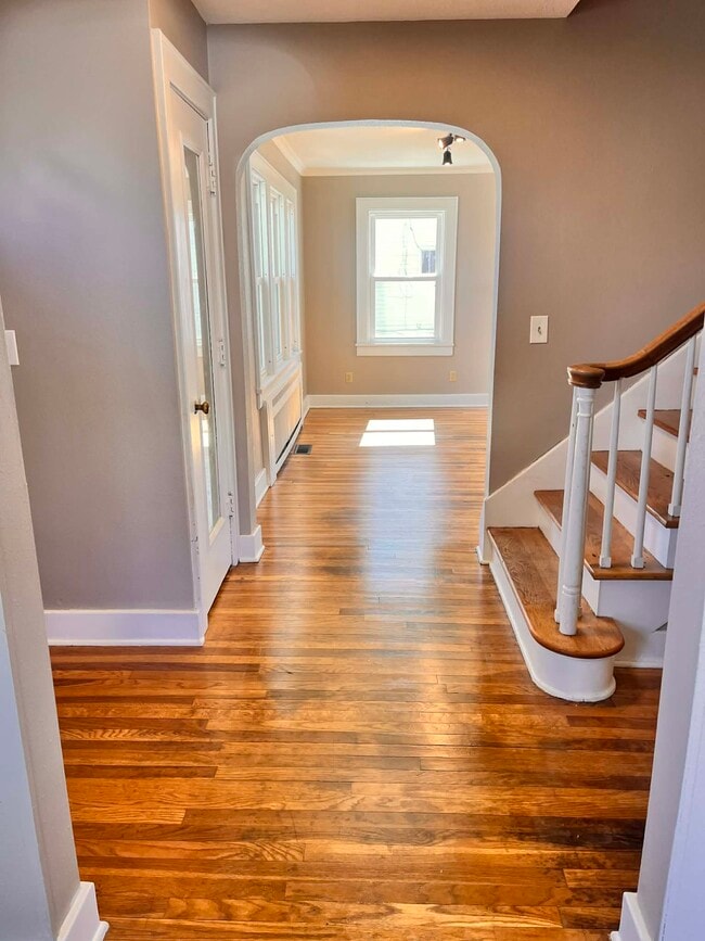 Building Photo - Maple Ave