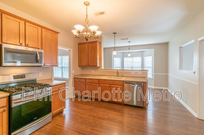 Building Photo - 2068 White Cedar Ln