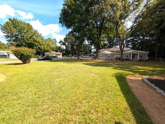 Building Photo - You won't find better!  2 Bed/1 Bath.  Dup...