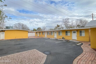 Building Photo - 1219 S Farmer Ave