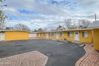 Building Photo - 1219 S Farmer Ave