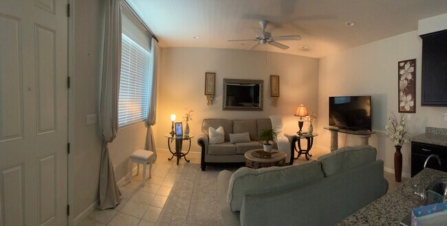 Building Photo - 1432 S Hart Dr