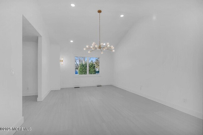 Building Photo - 1 Robin Dr