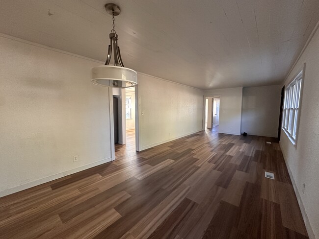 spacious living and dining room - 1021 Lansdell Rd