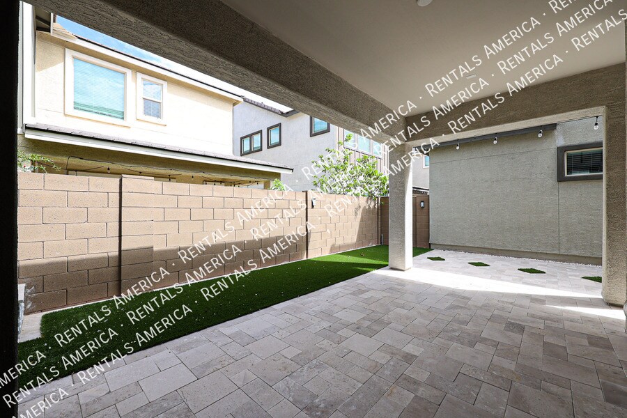 Building Photo - 640 W Winchester Dr