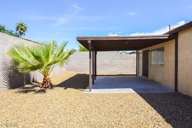 Building Photo - 1108 Meadbrook St