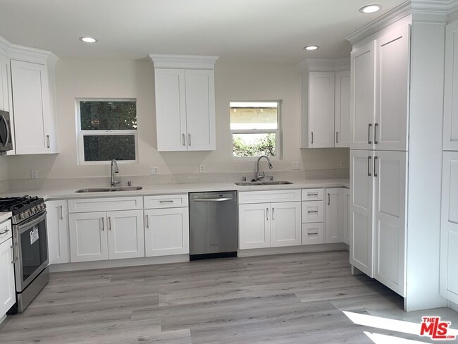 Building Photo - 1125 S Clark Dr