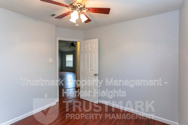Building Photo - 904 Ballard Dr