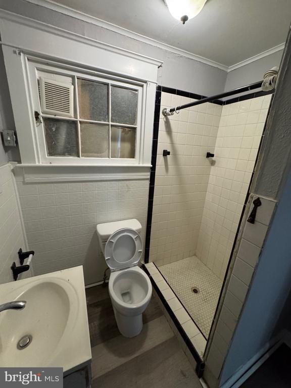 Building Photo - 365 E Springfield Rd