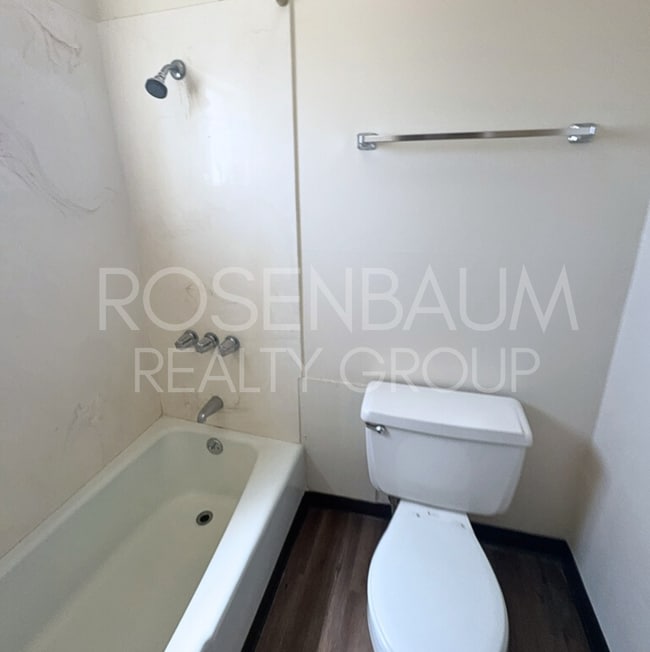 Building Photo - Cute and cozy 1-bedroom, 1-bath upstairs a...