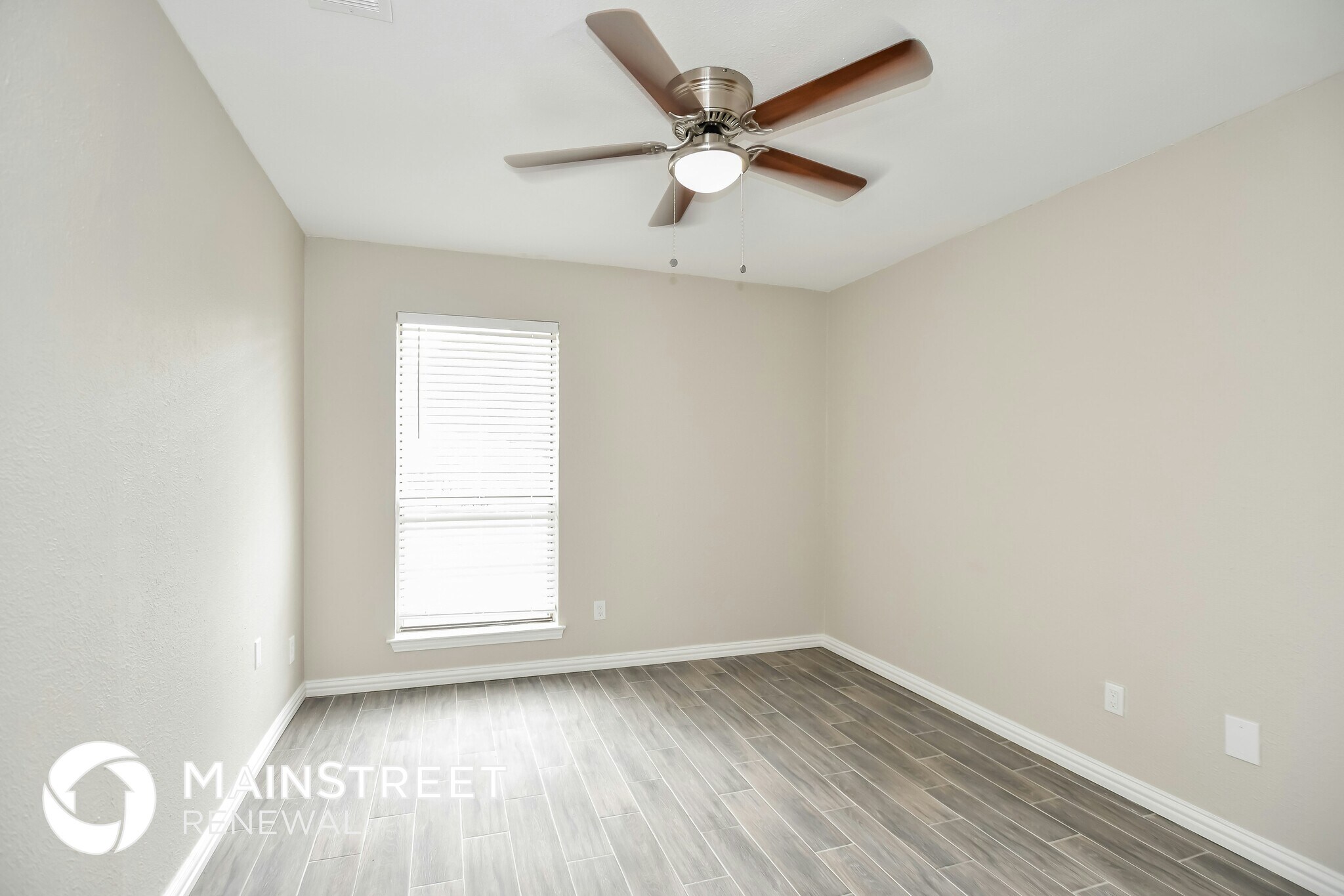 Building Photo - 5401 Edgewater Cir