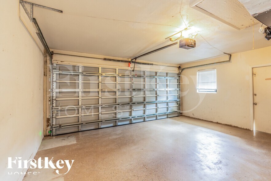 Building Photo - 1371 Maracaibo St