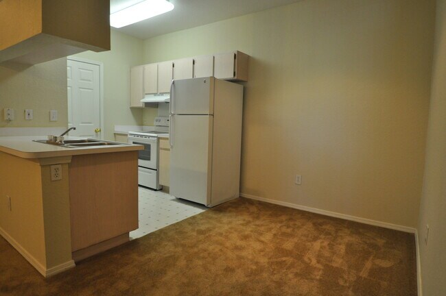 Building Photo - The Preserve Gated Community, $1275/mo  2nd floor unit AVAILABLE June 10th!