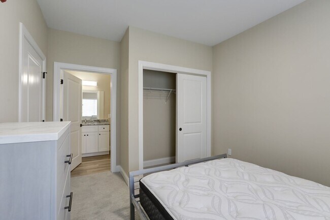 Interior Photo - 305 W Clark St