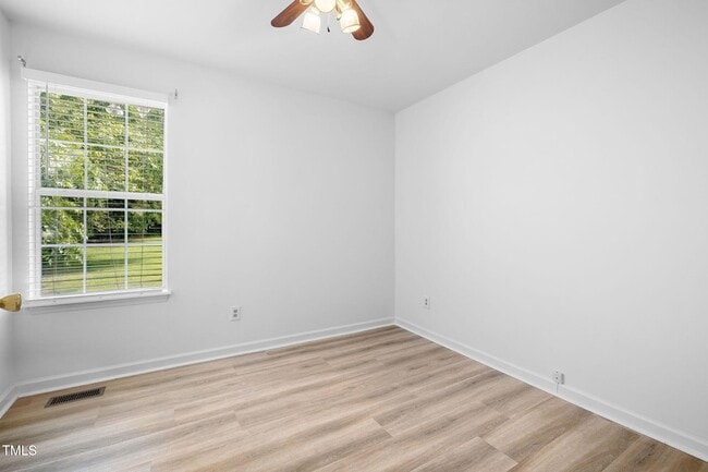 Building Photo - 409 Vista Springs Cir