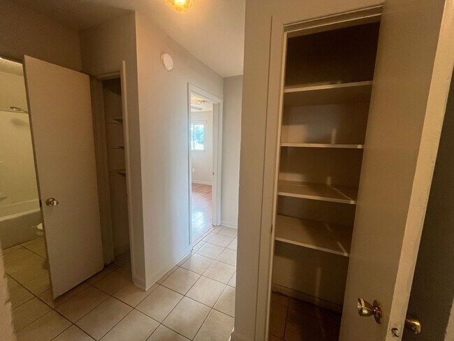 Building Photo - Nice large 3 BR. 1.5 Bath home for rent in Lonoke