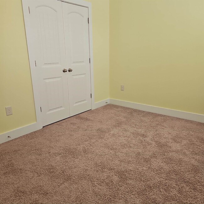 Building Photo - 440 Shaftesbury Ln