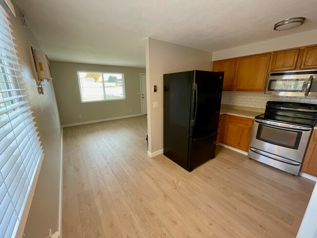 Building Photo - 722 S Kcid Rd