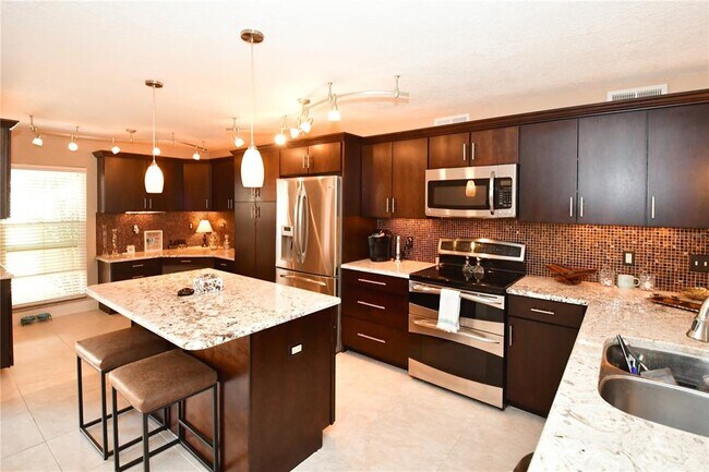 Building Photo - 4730 Brittany Dr S
