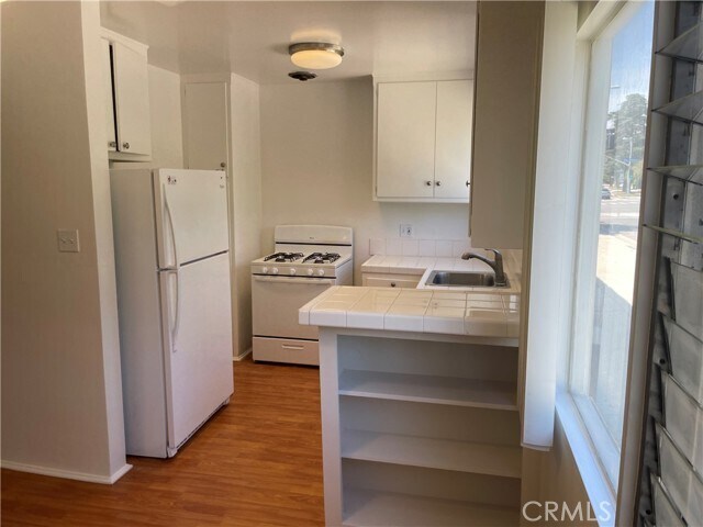 Building Photo - 630 San Vicente Blvd