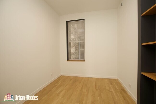 Building Photo - 908 N California Ave