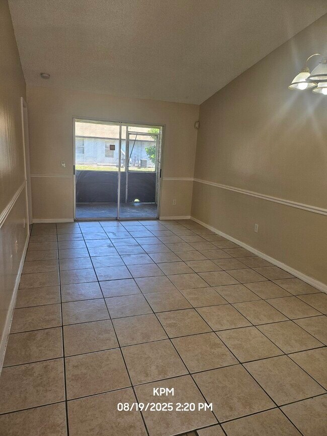 Building Photo - 1305 Rosewood Villa Ln