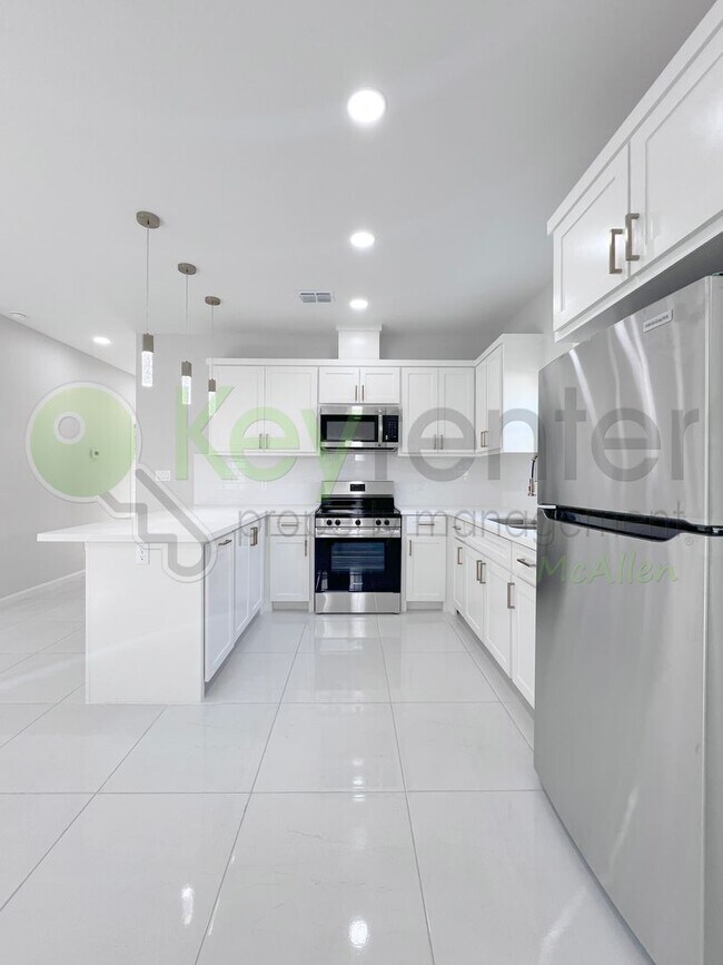 Building Photo - 2004 E 1st St