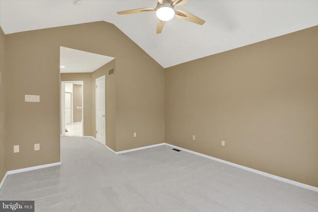 Building Photo - 102 Julian Dr E