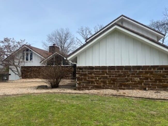 Building Photo - 2605 S 66th St