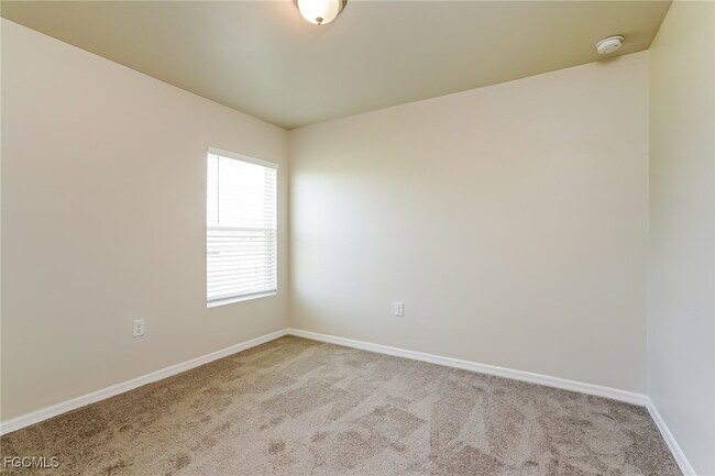 Building Photo - 4165 NE 9th Pl