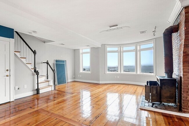 Building Photo - 6 Brigham St
