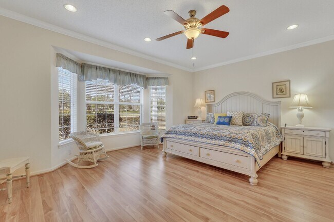 Building Photo - "Spacious Golf and Lagoon View 2 Bed, 2 Bath Rental Home in Sun City!