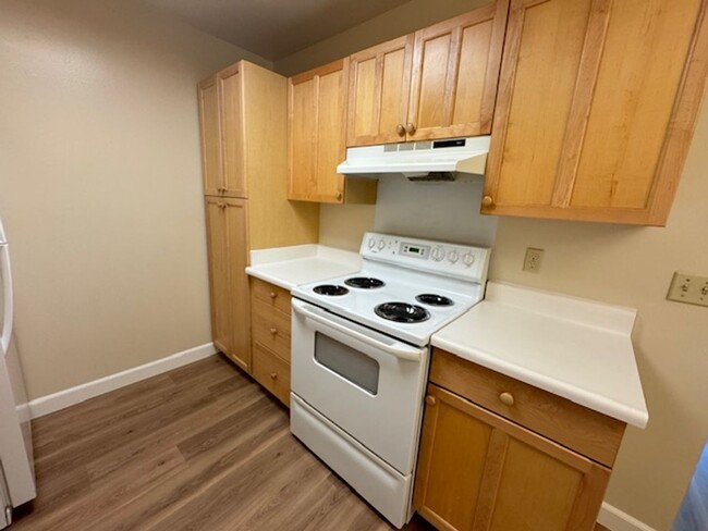 Building Photo - Updated 1 bedroom 1 bath condo in Heather ...