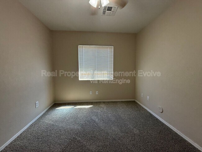 Building Photo - 3454 E Juanita Ave