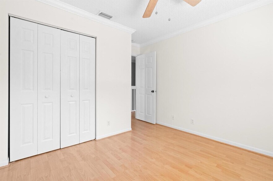 Building Photo - 4319 Greenbriar Ln