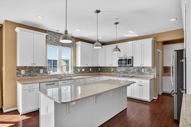 Building Photo - 41309 Chestnut Hill St