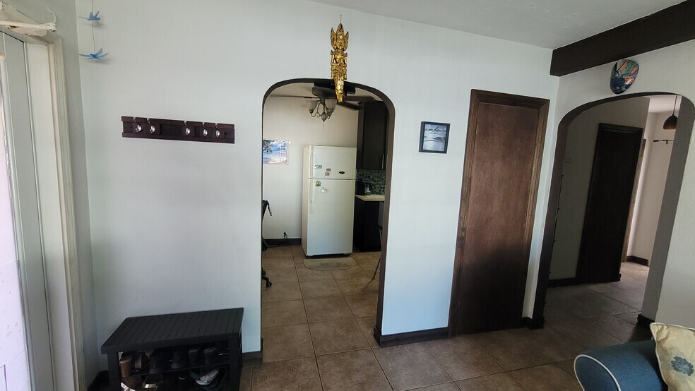 Building Photo - 7400 Harding Ave