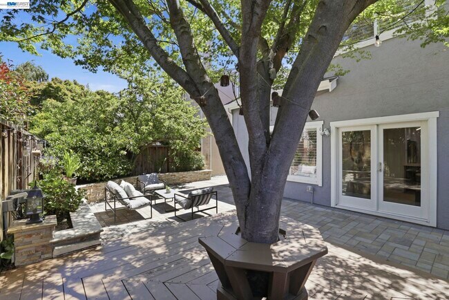 Building Photo - 4773 Ridgewood Dr