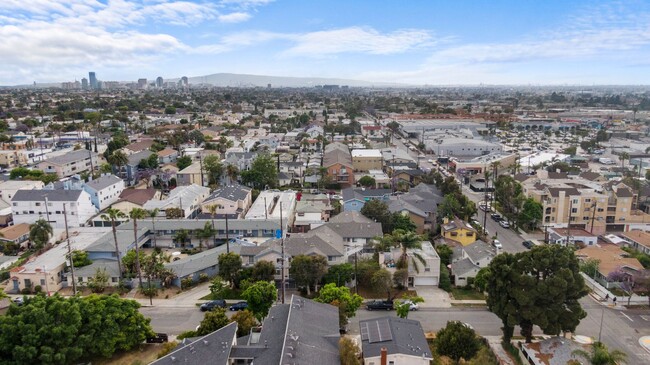 Building Photo - 1075 Loma Ave