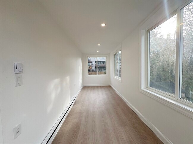 Building Photo - 71 W Eagle St