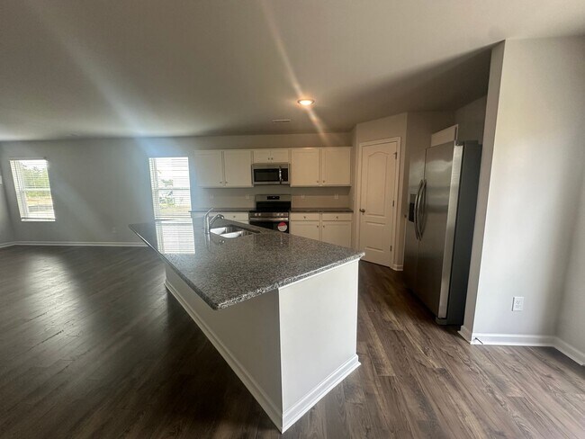 Building Photo - 191 Hornet Dr