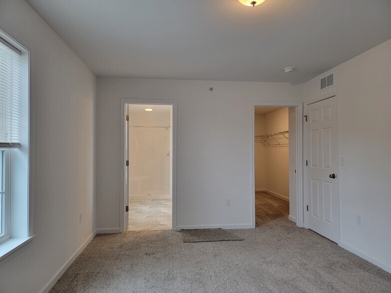 Building Photo - 173 Robert Cir