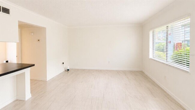 Building Photo - 120 BLUE POINT Way