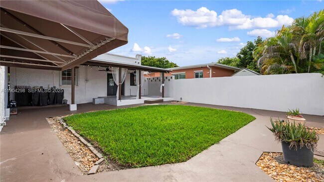 Building Photo - 2271 SW 25th St