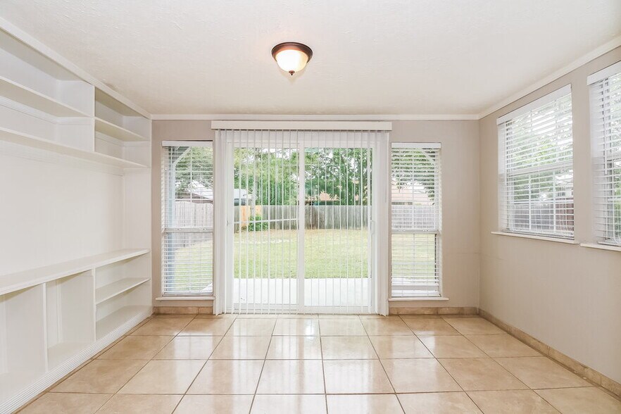 Building Photo - 7529 Ashwood Cir