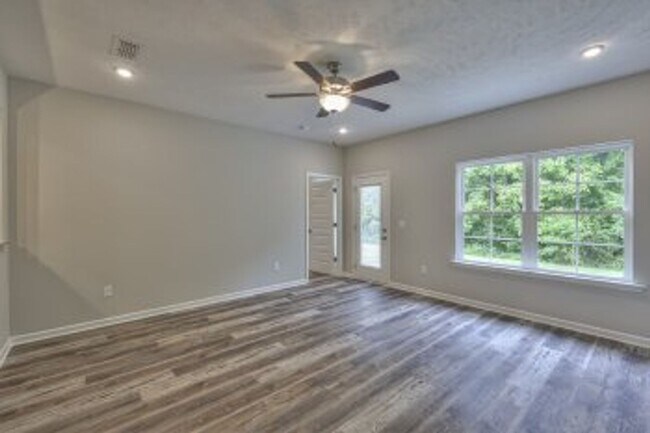 Building Photo - 175 Creek Wood Rd
